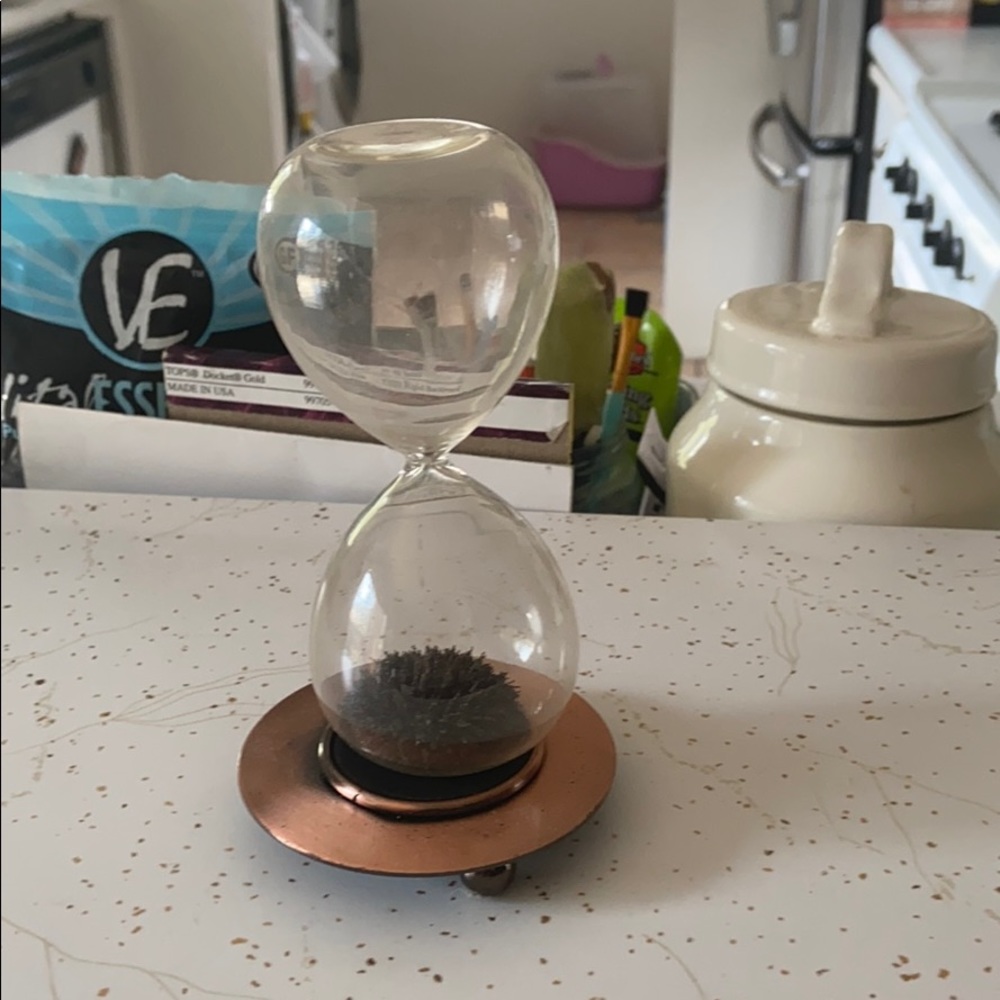 Magnetic sand timer
